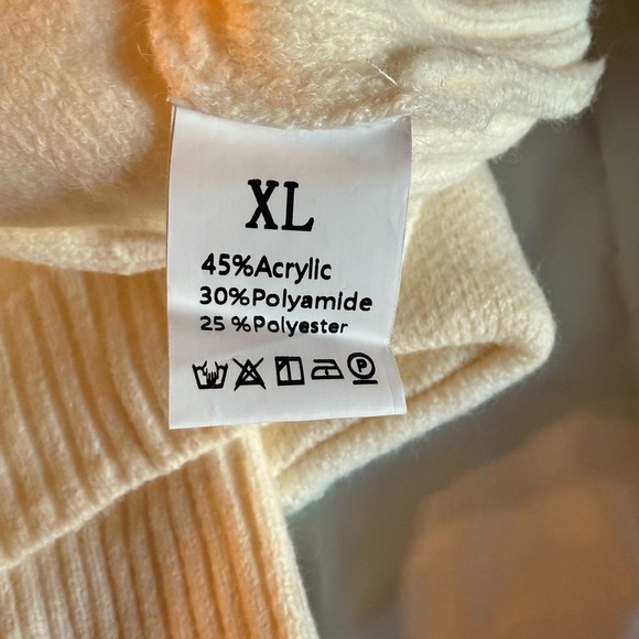 NWOT Women’s Winter White Cable Cardigan W Red Buttons Long Accent Sleeves Sz XL - Picture 5 of 14